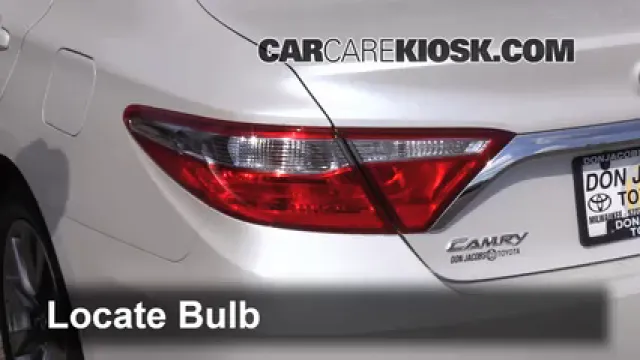 2015 Toyota Camry XLE 2.5L 4 Cyl. Éclairage Feux de position arrière (remplacer ampoule)